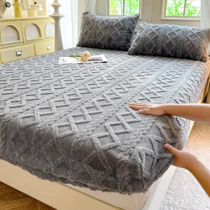 100% Eco-Friendly All-Season Three-Piece Printed Geometric Milk Velvet Mattress Cover Set