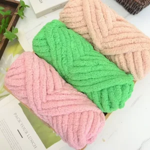 100% Polyester Fluffy Hand Knitting Thick Bulky Chunky Chenille China Velvet Blanket Yarn Fancy Yarn