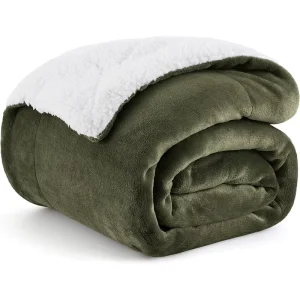 100% Polyester Solid Plain Flannel Sherpa Blanket Custom Double Layers Winter Warm Bed Blanket Portable and Sustainable