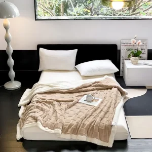 230GSM Geometry cut Flannel Blanket for Bed Sofa Casual Nap Throw Can Make Pillow