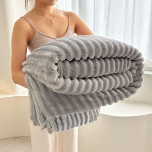 230gsm Ribbed Flannel Fleece Throw Blanket Vacuum Packed Cross Strap 100% Polyester Soft Modern Four Seasons Folded