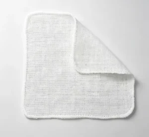 A Single Piece of White 20x20cm Cold hot Dual purpose Cotton Towel (in Tray Form)