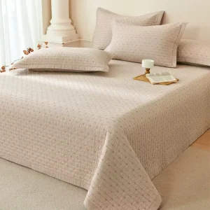 All Season Bedroom Solid Quilted 3 Piece Microfiber Polyester Flame Retardant Anti Bacteria Lightweight Customizable Bedding Set