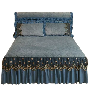 American Style Red Velvet Cotton Lace Embroid Quilted Bed Covers for Bridal Room