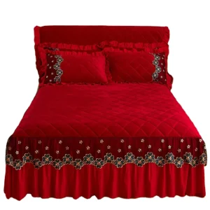 American Style Red Velvet Cotton Quilted Bed Covers Embroidered Wedding Bedding for Bridal Room