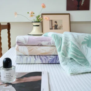 Autumn Winter 100% Polyester Flannel Fleece Knitted Fabric Print Burnout 250gsm Home Textile Anti Static Wrinkle Resistant