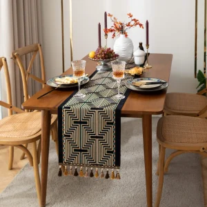 Boho Geometric Retro Style Luxury Eco Friendly Customizable Jacquard Polyester Flower Tassels Table Runner for Hotel Use