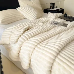 Breathable Warm Cozy Knitted 100% Polyester Fleece Throw Blanket Modern Solid Striped Design Four Seasons Use