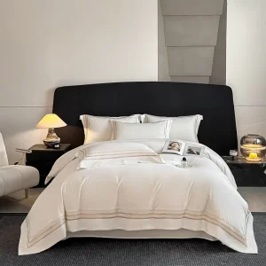 Bulk Supply Luxury 4pcs 300tc Woven Solid Anti-Static Hotel Bedding Set Large Corner Embroidered Europe Style 100% Polyester