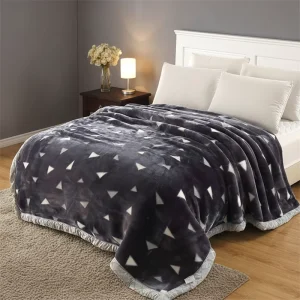 China Polyester Warp Knitting 12kg 2 Ply Korean Style Thickened Winter Velvet Raschel Minky Blanket with Pvc bags
