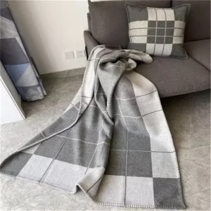 Christmas H Letter Throw Blanket Faux Wool Cashmere Plaid Warm Soft Throw Blanket 100% Woven Acrylic Blanket for Sofa