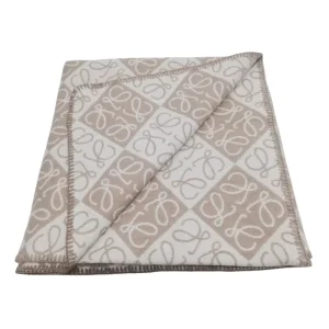 Classic European Style Monogram Pattern Jacquard Throw Blanket 100% Woven Acrylic Warm Soft Sofa Couch Bed Throw