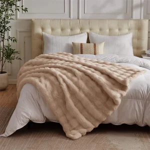 Comfortable Design Fashion Style 100% Polyester Knitted Beautiful Flannel Blanket for Home