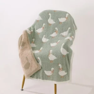 Convenient Storage and Carrying 30*40 Custom Jacquard Soft Warm Throws Knitted Blanket for Holiday Festival Gifting