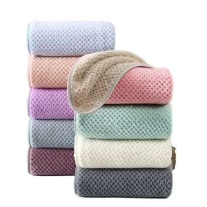 Coral Fleece Bath Towel 70*140cm Comfortable Woven Quick Dry Eco Friendly Absorbent Bath Tub Mats in Bulk