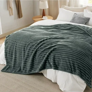 Cosy Soft Polyester Plush Skin Friendly Striped Blanket for Couch & Bed Warm Fluffy Thick Sofa Bedroom Living Room Home Decor