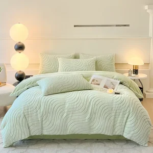 Custom Bedding Set Skin Friendly Warm Quilt Set Faux Rabbit Velvet Four Piece Comforter Bed Sheet and Duvet Cover Set