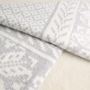 Custom Christmas 100% Acrylic Feather Yarn Knit Blanket Chunky King Size for Bed