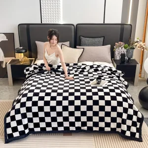 Custom Logo Printed Throw Blanket 100% Polyester Eco Friendly Knitted Four Seasons Home Bedding 3.5-4 KG Simple