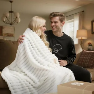 Custom Luxury Cozy Solid Blankets Flannel Bed Blanket for Sofa Couch Movie Night Stripe Blanket
