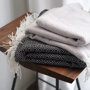 Custom Polyester Bed Blanket Back Pattern Knitted Tassels Blanket