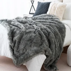 Custom Print Luxury Pompom Bubble Blanket Poly Super Soft Faux Rabbit Fur Bubble Large Double Sides Blanket for Winter
