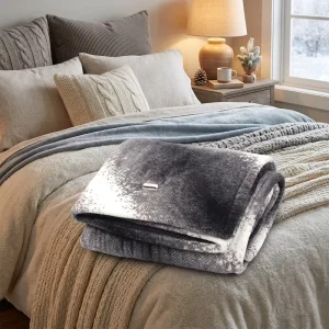 Custom Soft Fluffy Portable Electric Heated Blanket with Flame Retardant for Winter Travel and Christmas Use