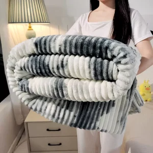 Custom Solid Color Stripe Flannel Fleece Throw Blanket Polyester Super Soft Warm Blanket for Winter