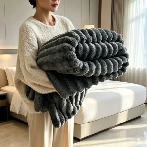 Custom Ultra Soft Faux Rabbit Fur Bubble Blanket Extra Large Thickened Cozy Warm Winter Bed Blanket OEM Manufacturer