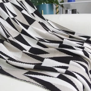Custom logo Sublimated Super Soft Warm Acrylic Geometric Designer Knitted Throw Blankets for Home Decoration