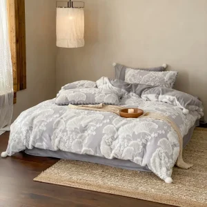 Customizable TextileSet Warm Winter Home Embossed Ginkgo Leaf 4pcs Bedding Set Polyester Milk Fleece Bedding Set with Pom Pom
