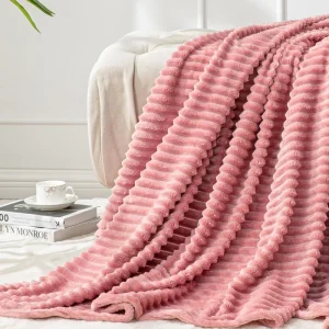 Customized 3D Ribbed Jacquard Knitted Polyester Blanket Comfortable Fluffy Stripe Bed Cover for Hospital & Home Use Four Seasons