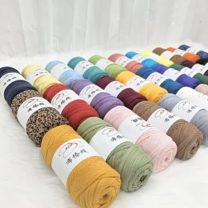 Direct Sale 100% Polyester Hand Woven T Shirt Yarn 200g High Elasticity Fabric Strips Dyed DIY Knitting Carpet Yarn