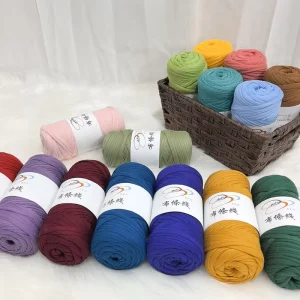 Direct Sale 100% Polyester Hand Woven T Shirt Yarn 200g High Elasticity Fabric Strips Dyed DIY Knitting Carpet Yarn