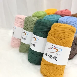 Direct Sale 100% Polyester Hand Woven T Shirt Yarn 200g High Elasticity Fabric Strips Dyed DIY Knitting Carpet Yarn