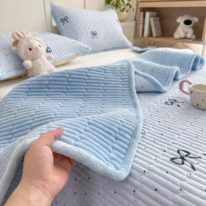 Double Yarn Milk Velvet Tatami Bed Cover Three Piece Set One Piece Winter Sheet Soft Pad All Seasons Universal