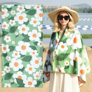 Double-sided Printed Microfiber Beach Towel Green Background White Flowers Absorbent Beach Towels for Seaside