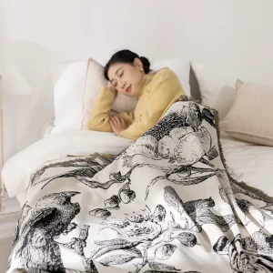 Durable Soft Breathable Custom made Woven Jacquard Dacron Embroidered Modern All Season Blanket