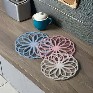 Eco Friendly Hollow Heat Resistant Non Slip Silicone Mat Holder Flower Shape Kitchen Food Grade Silicone Pad Modern Durable