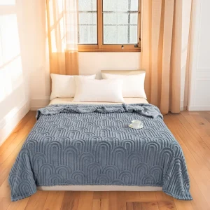 Eco Friendly Jacquard Fluffy Large Flannel Fleece Bed Blanket for Sofa & Bed Use