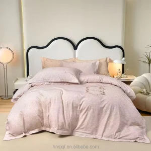 Eco Friendly Material Soft Feeling Bedding Set 100 Cotton Solid Pattern