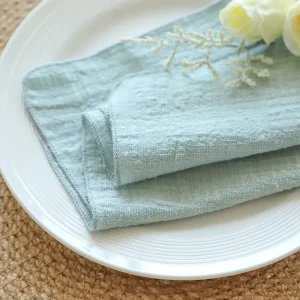 Factory Custom Crepe Embroidered Edge Napkin Cotton Wrap Mouth Cloth for Party Western Dining Table Cloth Napkin Accessories