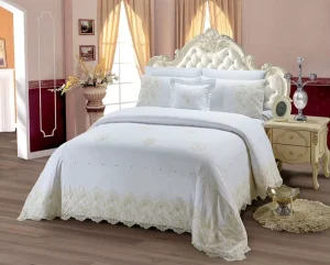 Factory Customized Bedroom Bedspread Set Embroidery Modern All Seasons Bedding Queen Sizes Bedding Kits
