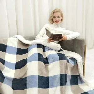 Factory Customized Design Festival Printed Polar Fleece Throw Blanket for Sofa Bed Airplane Use Anti-Bacteria