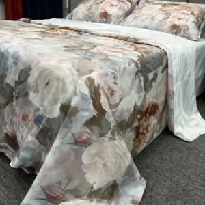 Factory Direct Sale of Bedding SetsHigh quality Fabric at an Affordable Price Blue and White Embroidery