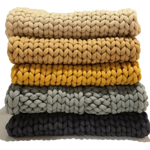 Factory Direct Sales Modern Recycled Polyester Heavy Chunky Yarn for Knitted Blanket Eco Friendly Super Soft Four Seasons