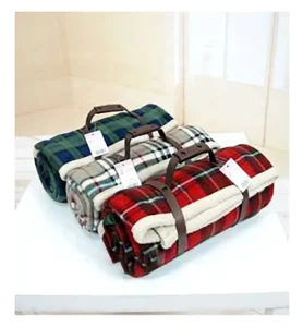 Factory Price Newest Hot Kitted Raschel Rolled Folded Blanket 100% Polyester Heated Fleece with Packing Belt for Picnic Travel