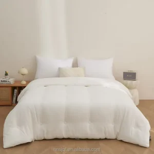 Factory Soft and Warm Bed Covers with Good Breathability 100% Polyester Quilt Home Use Hotel Use Duvet