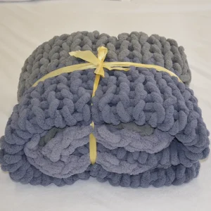 Factory Supply Super Cozy Bernat Yarn Chunky Knit Blanket Handmade Gorgeous Chenille Yarn Blanket Modern Bedding Thorw Blanket
