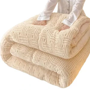 Fashion Design Bedding Soft Comforter Warm Solid Color Winter Tuff Velvet Towel Quilt Comforter